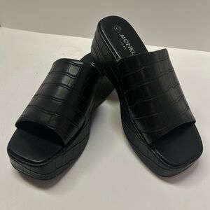 Monki Women’s Size 40 US 8.5 Black Vegan Leather Chunky Mule Faux Croc‎ Sandals